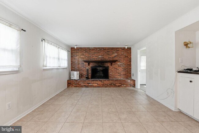 Foto del edificio - 8609 Woodview Dr