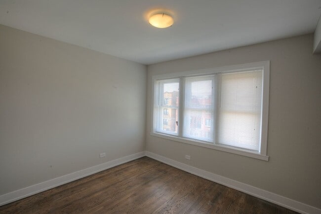 Building Photo - 6433 N Albany Ave