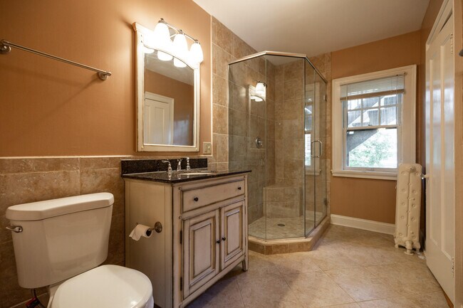 Foto del edificio - 2119 E Kenilworth Pl