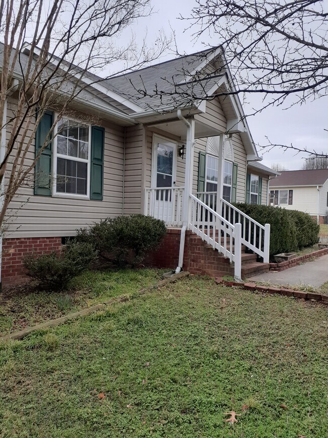 Building Photo - 8255 Fairgrove Church Rd