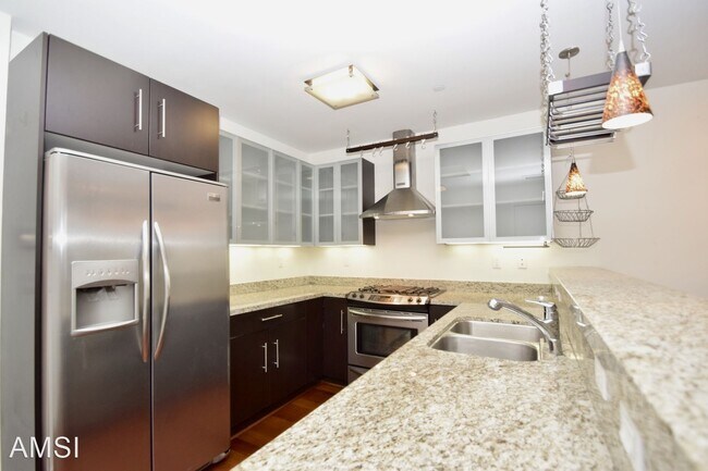Building Photo - 2 br, 2 bath House - 75 Moss Street #14