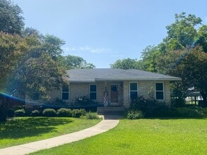 Building Photo - 812 N Penelope St