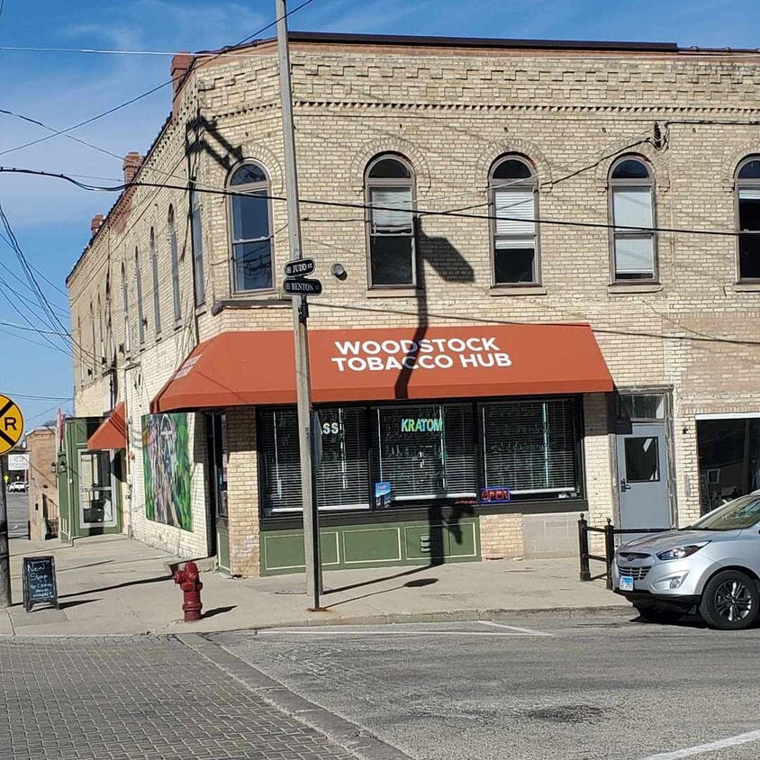 226 N Benton St Unit 2, Woodstock, IL 60098 Condo for Rent in