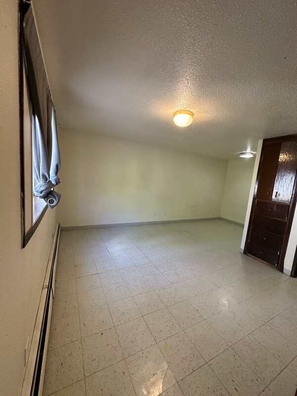 Foto del edificio - 320 Oak Ave N