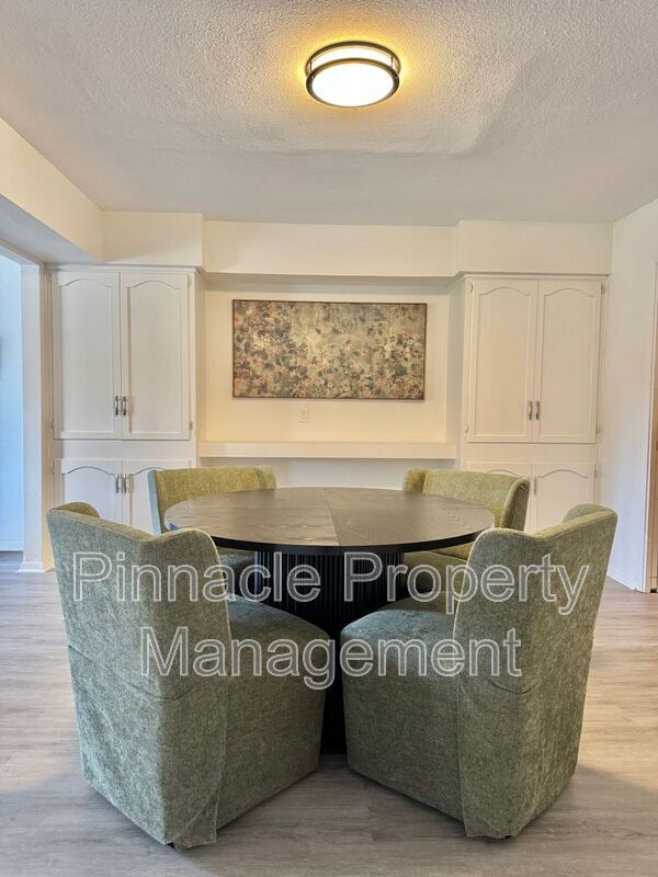 Foto del edificio - 2408 Lindenwood Dr