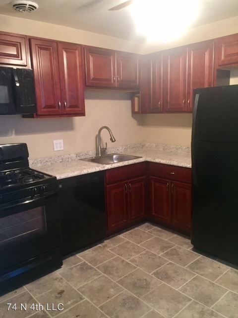 Foto principal - 74 N 4th St