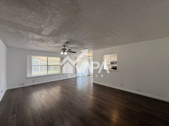 Building Photo - 826 Thrasher Dr