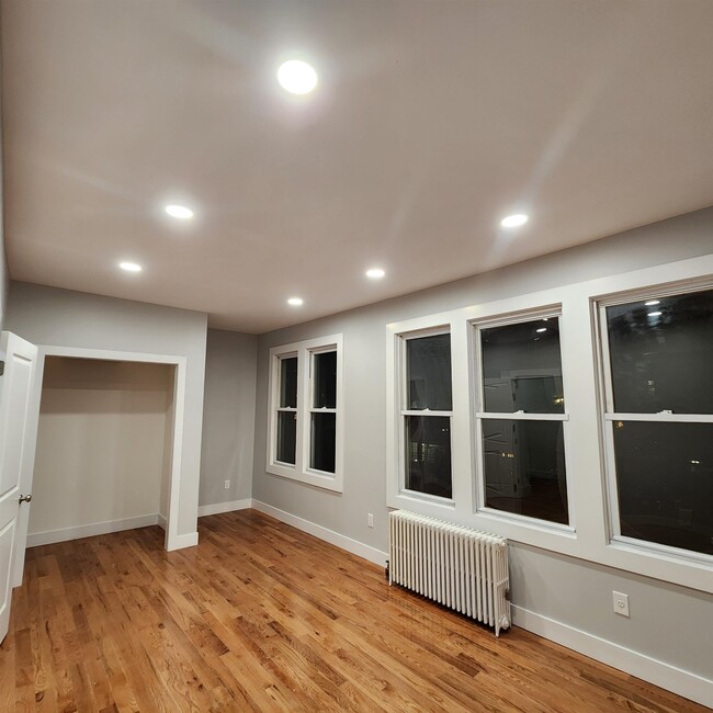 Building Photo - 203 Custer Ave