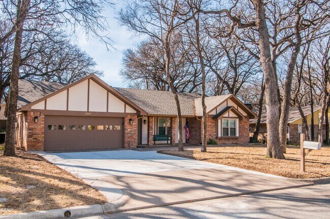 Building Photo - 2947 Southridge Dr
