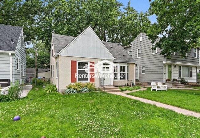 Building Photo - 5 Bed 2 Bath in a great location, just blocks from Lake Nokomis-Available July 1st
