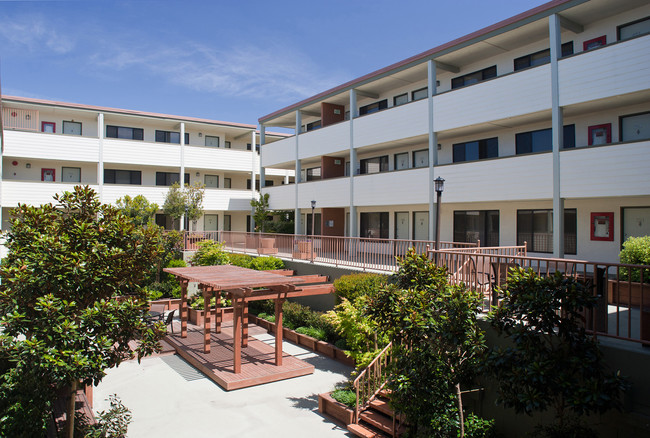 Foto del edificio - Hillside Courtyard