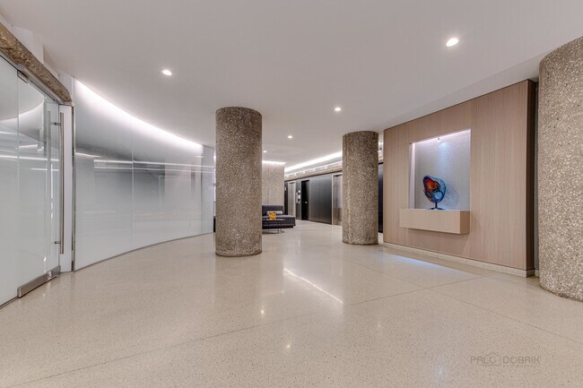 Building Photo - 200 E Delaware Pl
