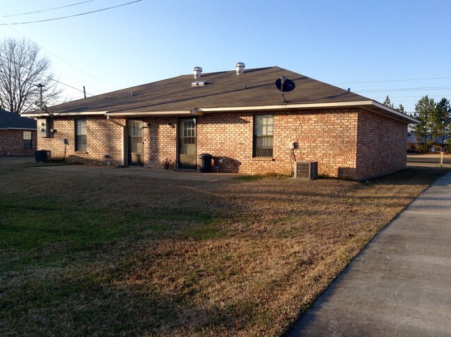 Building Photo - 122 Price St