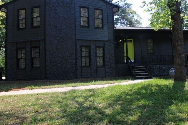 Building Photo - 257 Omega Dr
