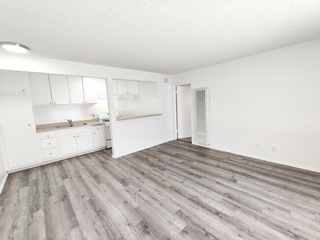 Foto del edificio - 5057 Klump Ave