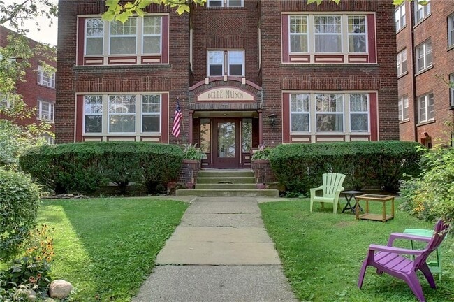 Building Photo - 12047 Lake Ave