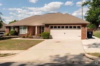 Building Photo - 2805 Slate Dr SW