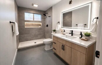 Building Photo - 2731 E Montecito Ave