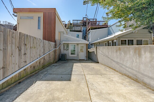 Foto del edificio - 223 S Collington Ave