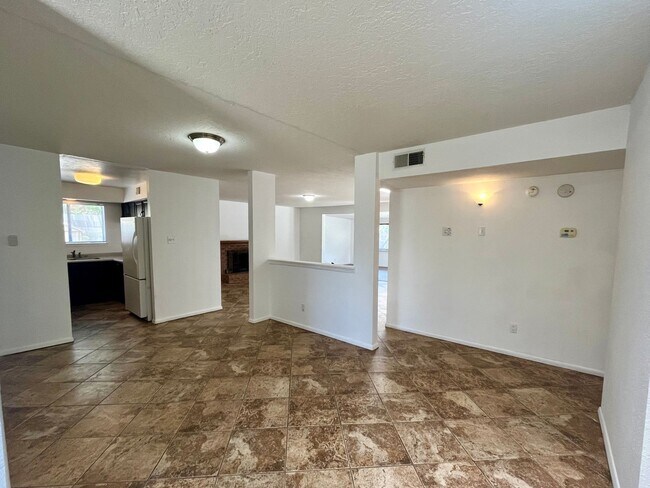 Building Photo - Appealing 3 Bedroom, 2 Bath Home In The NW...