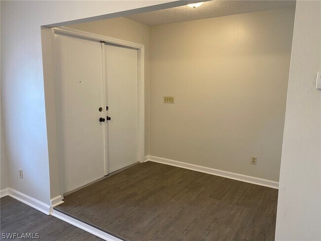 Building Photo - 5243 Skylark Ct