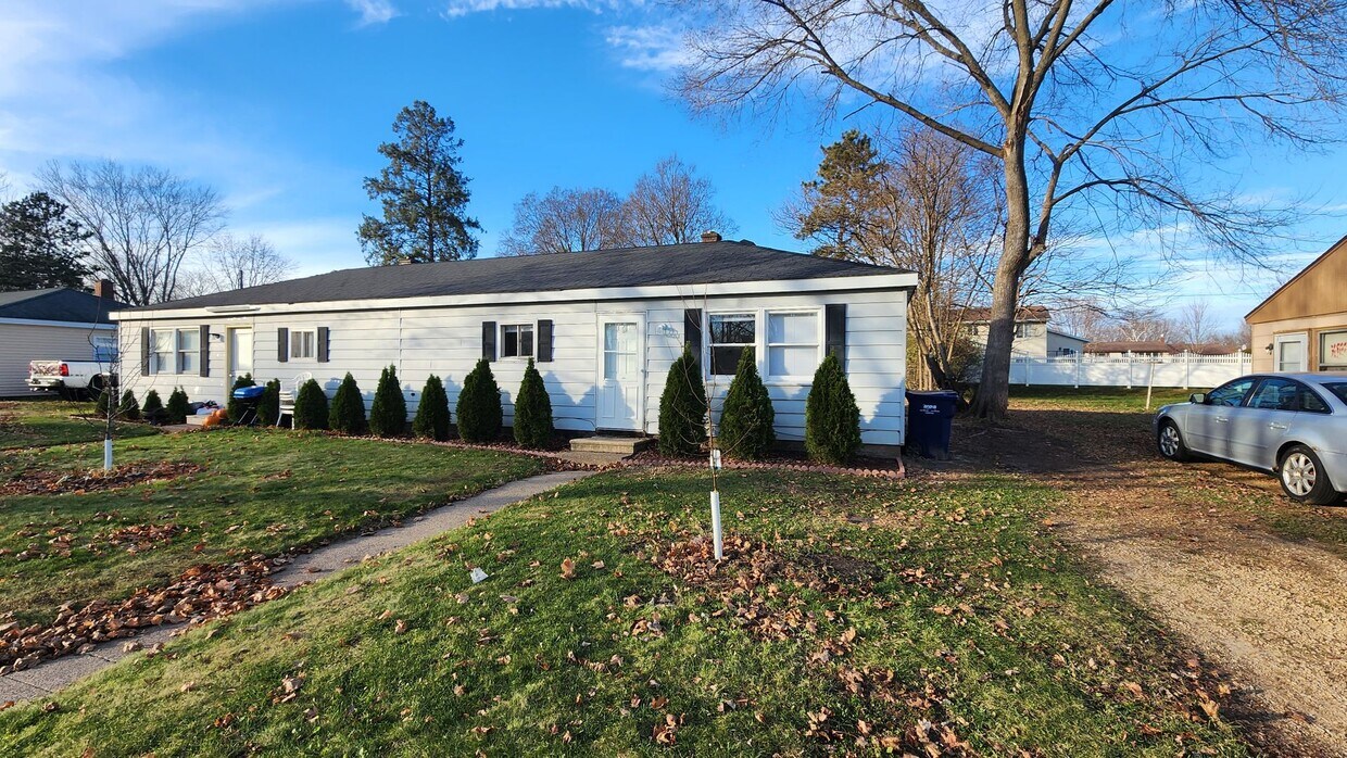 Foto principal - 706/708 E Division St.
