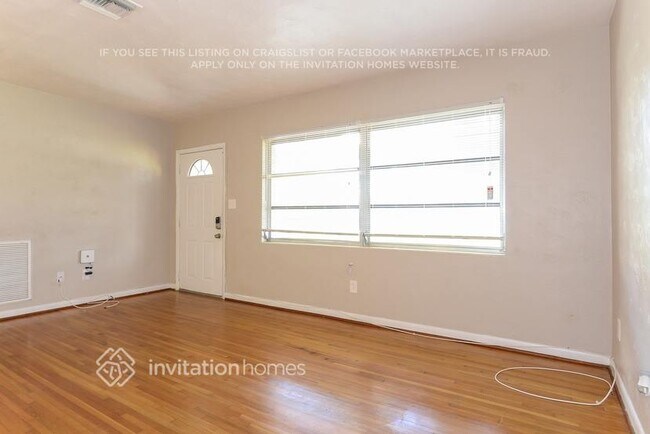 Foto del edificio - 2359 Eastwood Dr