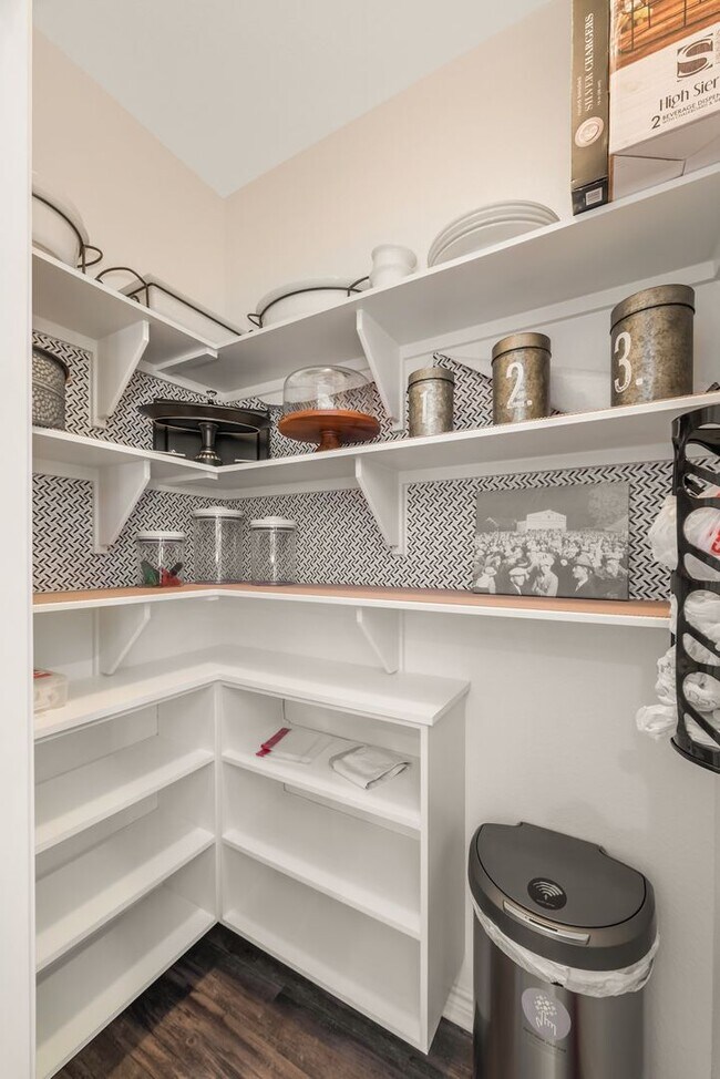 Foto del edificio - 4/4.5 in Pershing Pointe Townhomes! Availa...