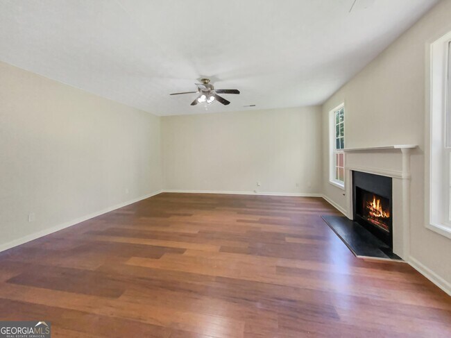Building Photo - 260 Winthrop Ln