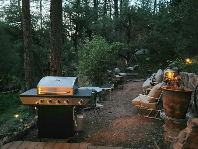 Foto del edificio - 627 S Buenagua Rd