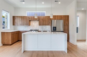 Building Photo - 2206 Arroyo Ave