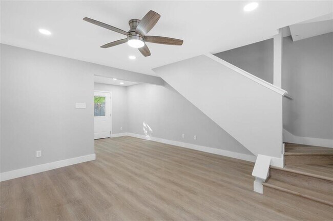 Building Photo - 3107 E 13th St