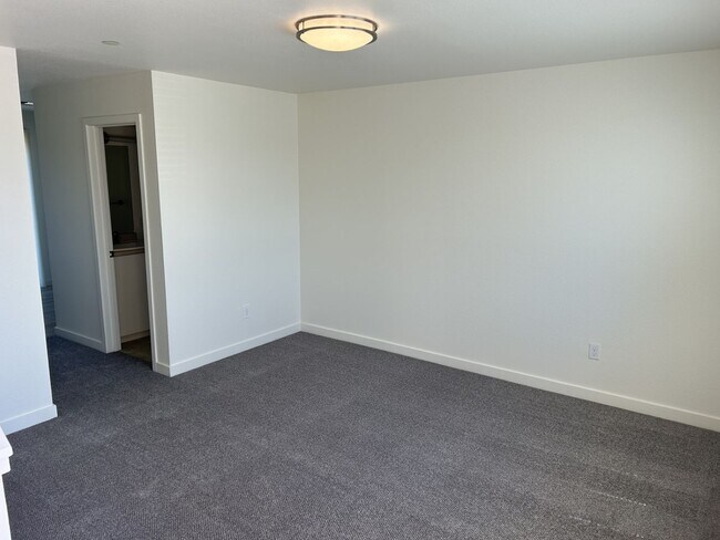 Foto del edificio - Spacious 2 Bed, 1.5 Bath, 900 Square Foot Apartment with Air Conditioning.