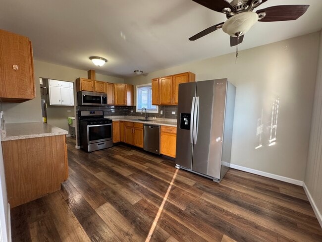 Building Photo - 7838 W 73rd Pl