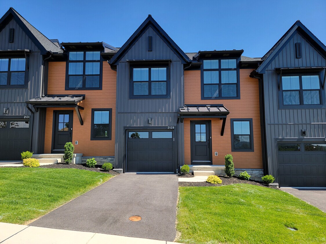 Foto principal - 2129 S Autumn Chase Dr