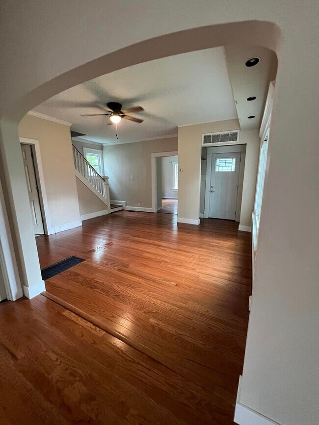 Foto del edificio - 4 bedroom 2 bath home