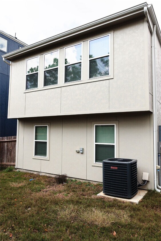 Foto del edificio - 3336 Vine Ter Trce