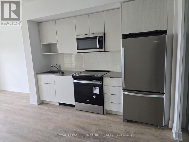 Photo du bâtiment - 204-204 Burnhamthorpe Rd E