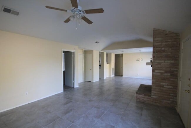 Building Photo - 24002 Silversmith Ln