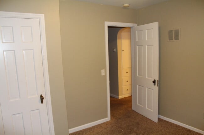 Building Photo - 1519 Baker Dr