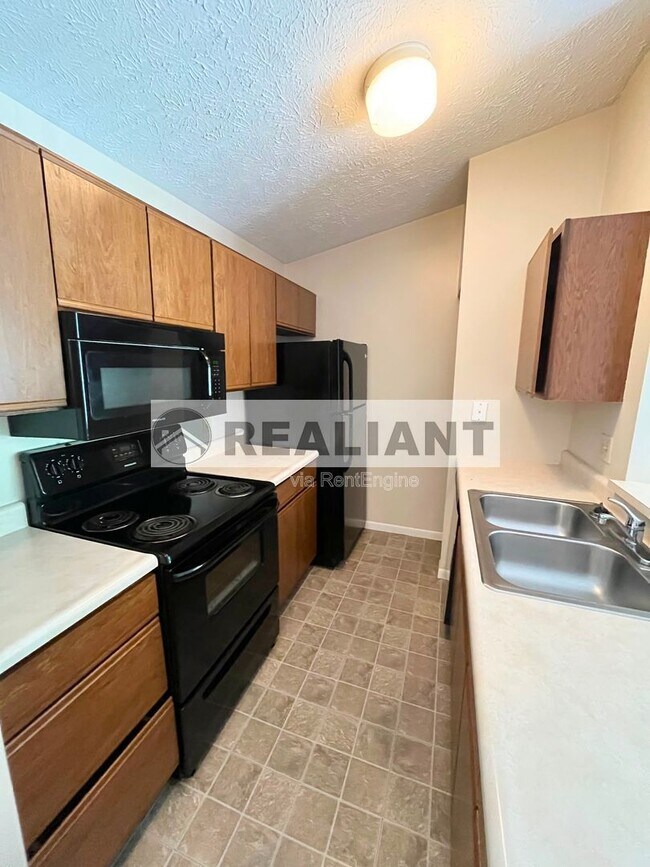 Building Photo - 24 Woodland Hills Dr