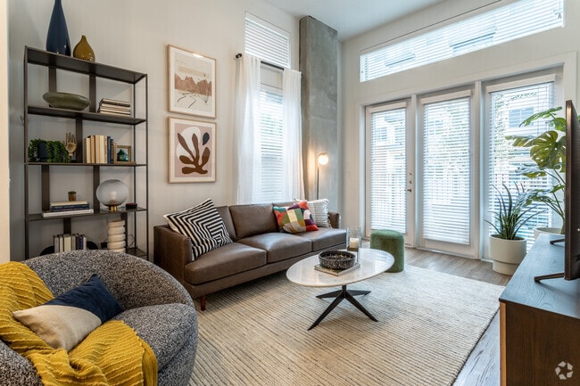 1BR, 1BA - 695SF - Heritage Plaza