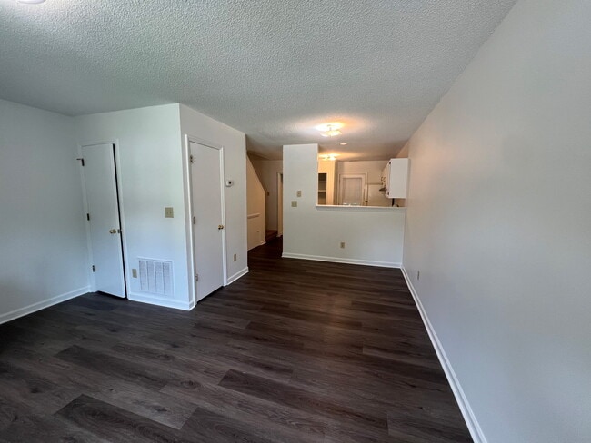 Building Photo - South Raleigh Renovated Duplex