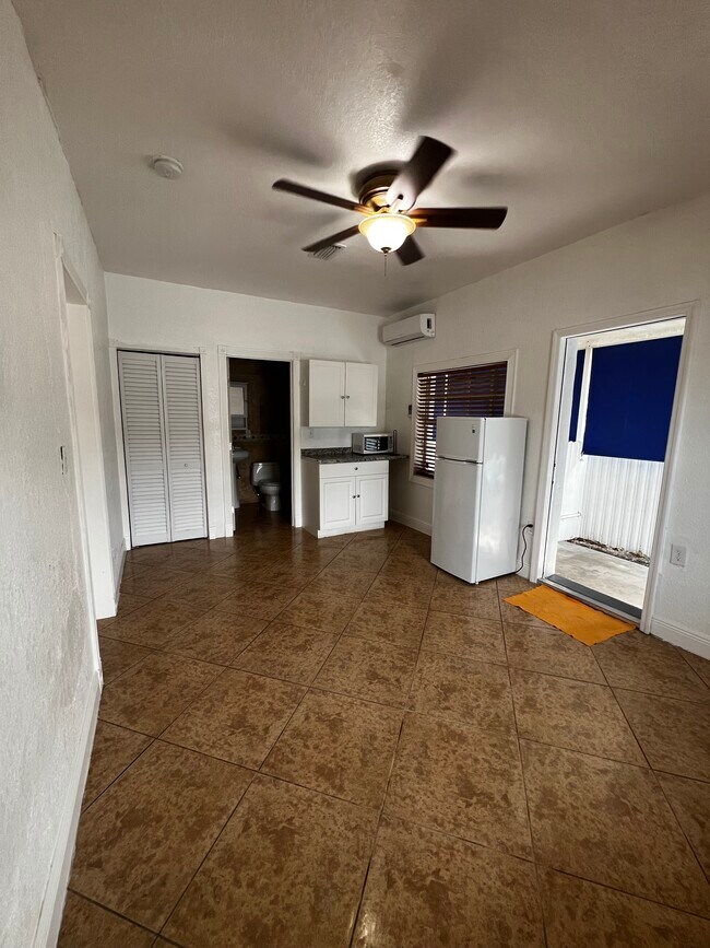 Foto del edificio - 1520 NW 81st St