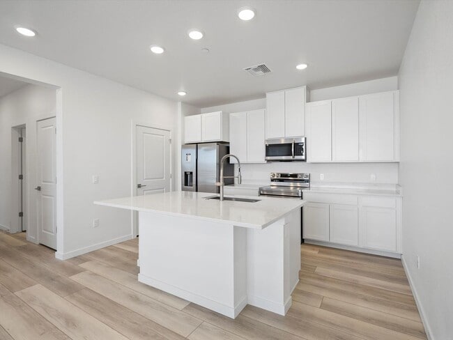 Building Photo - Bright, Modern 3-Bedroom Home with Main-Floor Living in Gateway Commons
