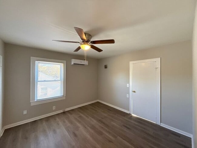 Building Photo - T.R. Lawing Realty Property