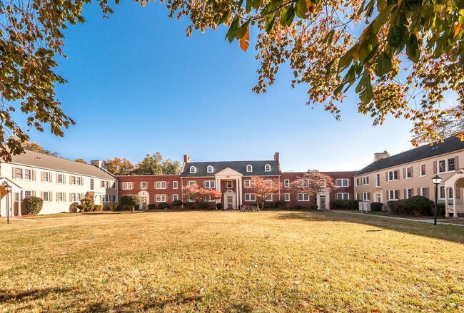 Larchmont Apartments - Larchmont Apartments