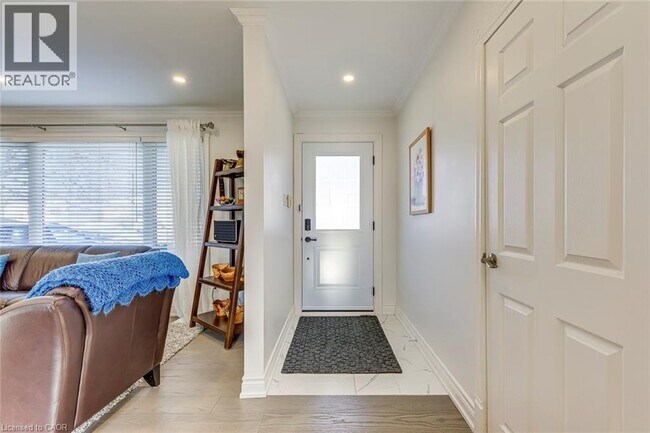 Photo du bâtiment - 419 Yale Crescent