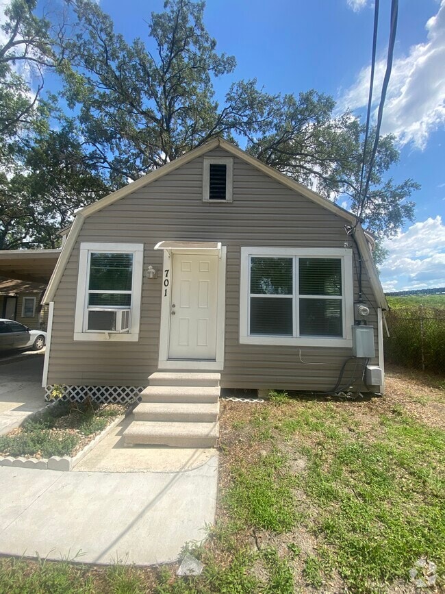 Building Photo - 701 E Hanlon St