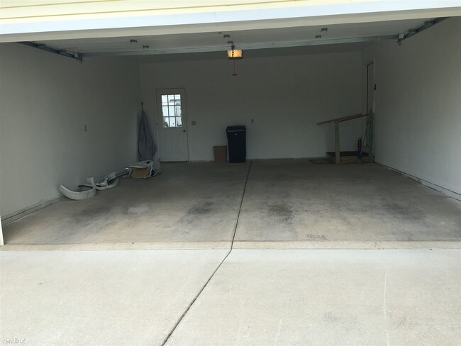 Building Photo - 2 br, 1.5 bath Apartment - 6320 Wells Rd 6320